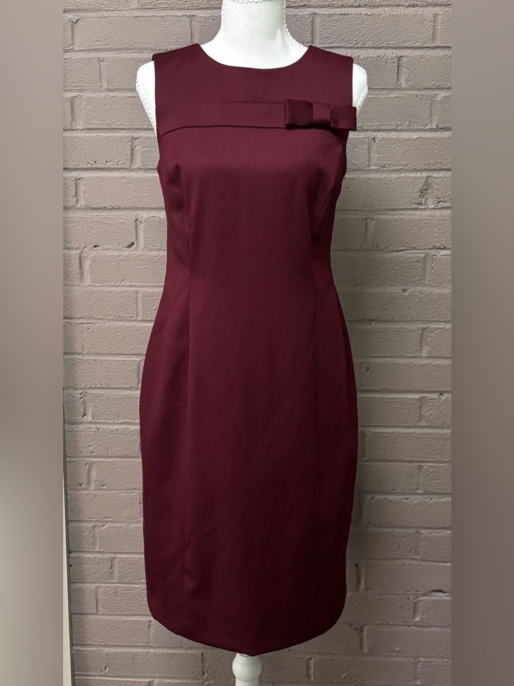 Talbots Sleeveless Sheath Dress in Burgundy with Decorative Bow 10P